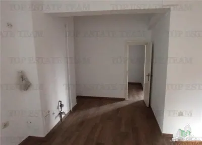 Apartamento de 3 Dormitorios en Venta, Zona Armeneasca - foto 9