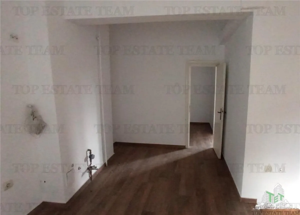 Apartamento de 3 Dormitorios en Venta, Zona Armeneasca - foto 9