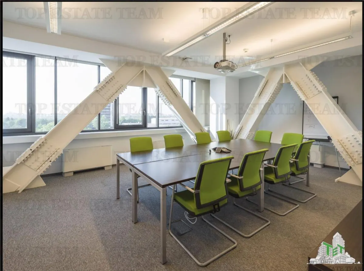 Espacio de Oficinas Moderno 696 m² en Pipera, Bucuresti - foto 1