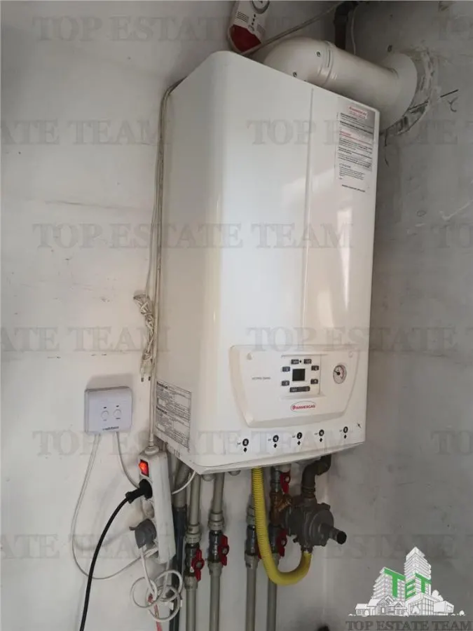 Exceptional 2-Bedroom Apartment with Balcony & Individual Gas Boiler, Sector 6 - foto 8