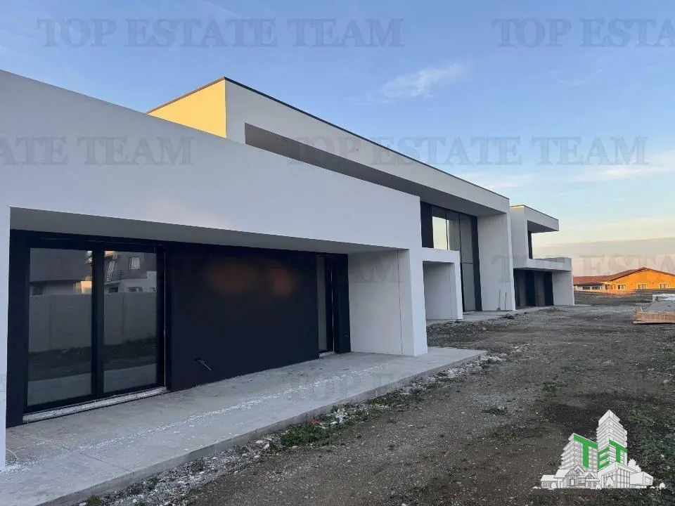 Modern Luxury Villa with 12 Bedrooms and Pool - Miami-Inspired Minimalist Design - foto 10