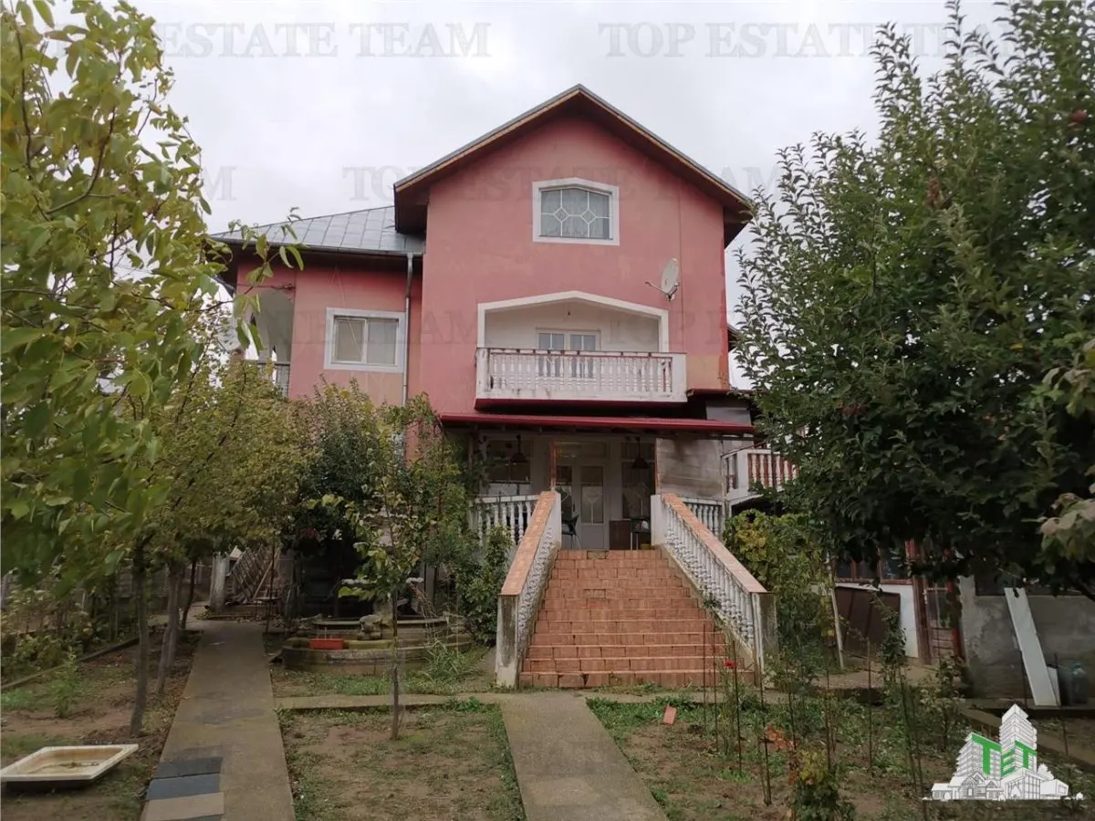 Five-Bedroom Villa with First Floor, Attic and Garage in Adunatii Copaceni - foto 2
