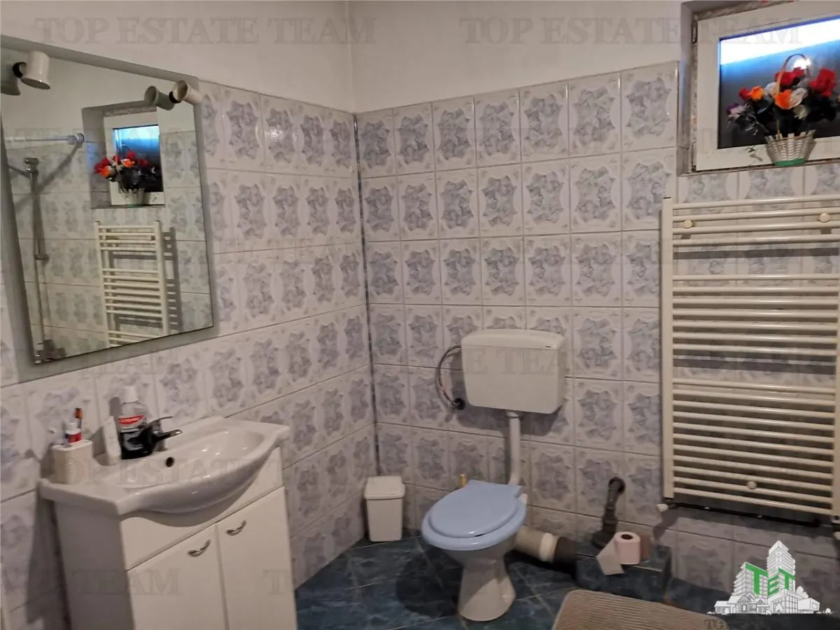 Five-Bedroom Villa with First Floor, Attic and Garage in Adunatii Copaceni - foto 8