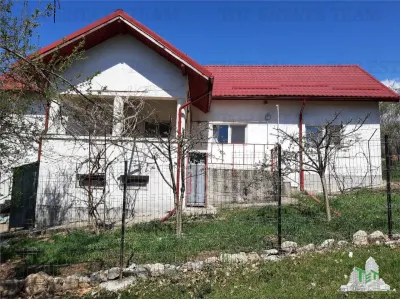 House / villa for sale 120 sqm in Bogdanesti (Tomsani) - foto 2