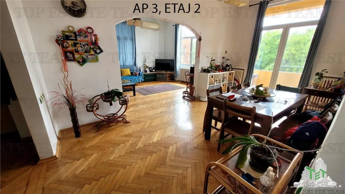 Oportunidad de Inversión: Villa de Época con Rentabilidad Mensual y Ático en Venta - foto 1