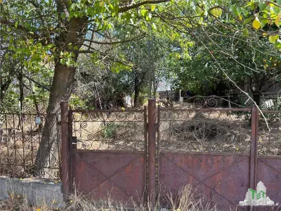 Opportunité d'Investissement: Terrain 1,008m² avec Maison + Jardin 3,100m² - foto 3