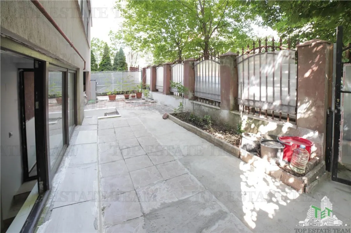 2-Bedroom Apartment with 37 sqm Private Courtyard, Damaroaia - foto 1