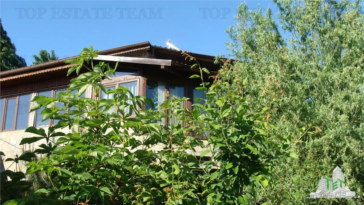 Exceptional Manor-Style Villa with Modern and Classical Interiors, Stunning Courtyard - foto 2