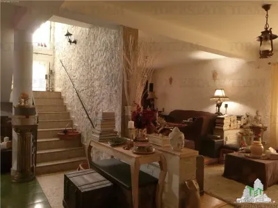 Exceptional Manor-Style Villa with Modern and Classical Interiors, Stunning Courtyard - foto 14