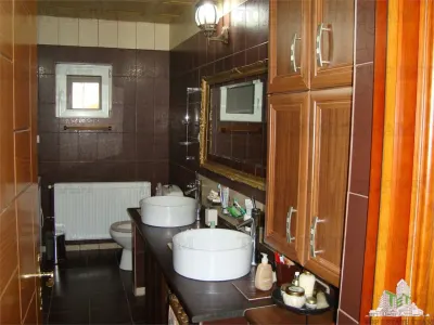 Exceptional Manor-Style Villa with Modern and Classical Interiors, Stunning Courtyard - foto 15