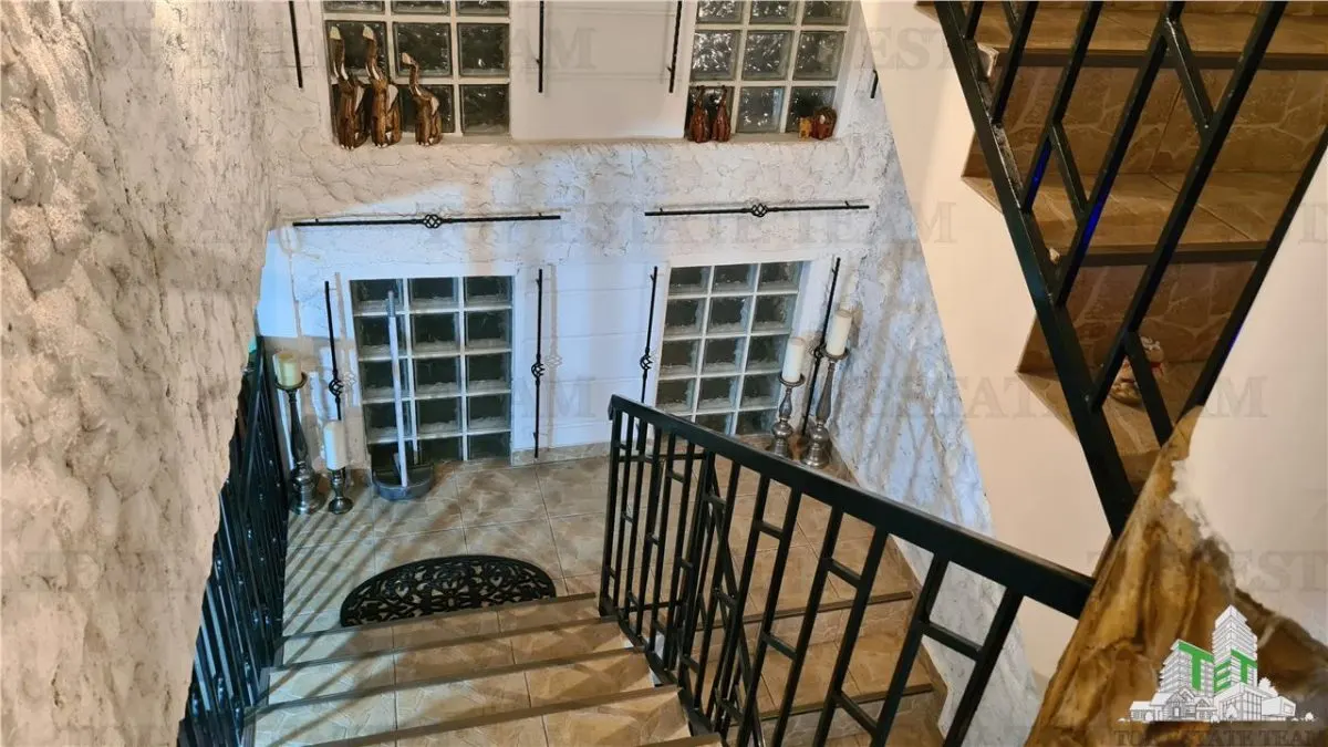 Exceptional Manor-Style Villa with Modern and Classical Interiors, Stunning Courtyard - foto 16