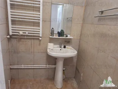 Villa Contemporánea con Terraza y Jardín cerca de Bulevar Lacul Tei - foto 13