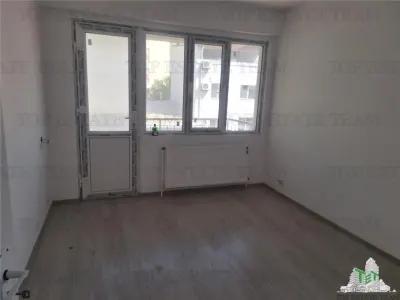 Villa Contemporánea con Terraza y Jardín cerca de Bulevar Lacul Tei - foto 17