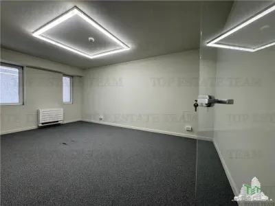 Espace Commercial/Bureau Ultracentral à Louer, Entièrement Aménagé + Parking - foto 14