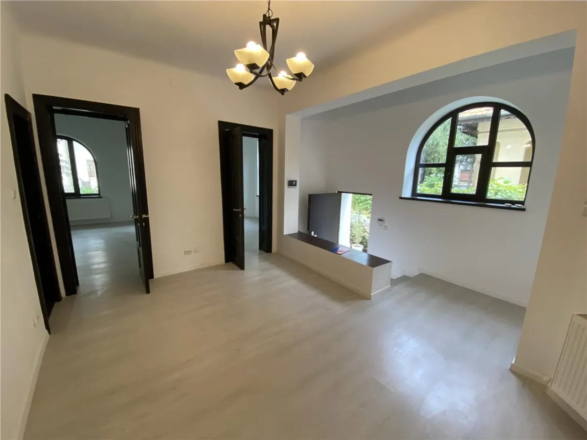 Villa for Rent in Capital's Prestigious Area, Residential/Office - foto 3