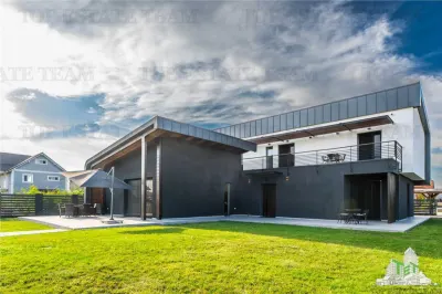 Casa Moderna de 5 Dormitorios en Corbeanca con Instalación de Piscina - foto 2