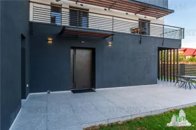 Casa Moderna de 5 Dormitorios en Corbeanca con Instalación de Piscina - foto 7