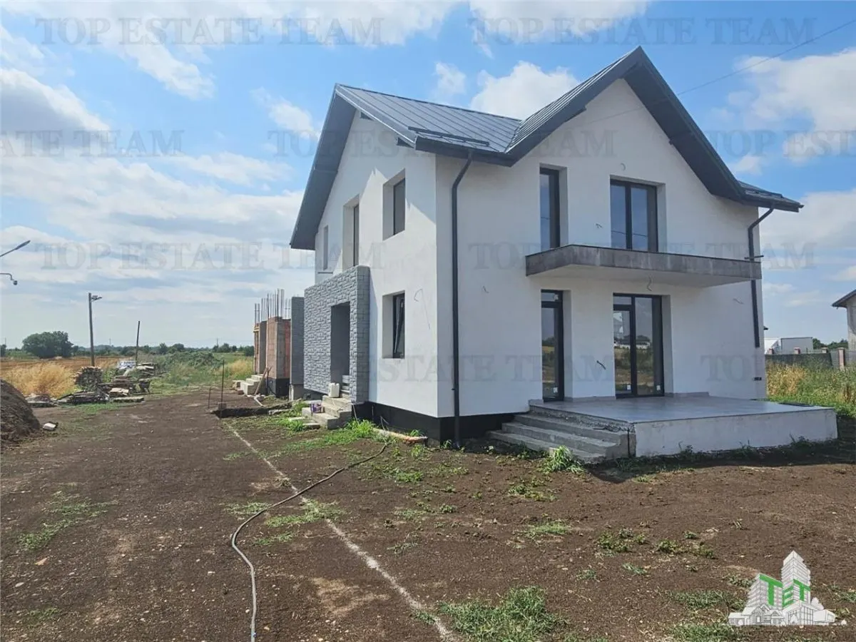 Villa Premium de 4 Dormitorios con Garaje en Ciorogarla - foto 1