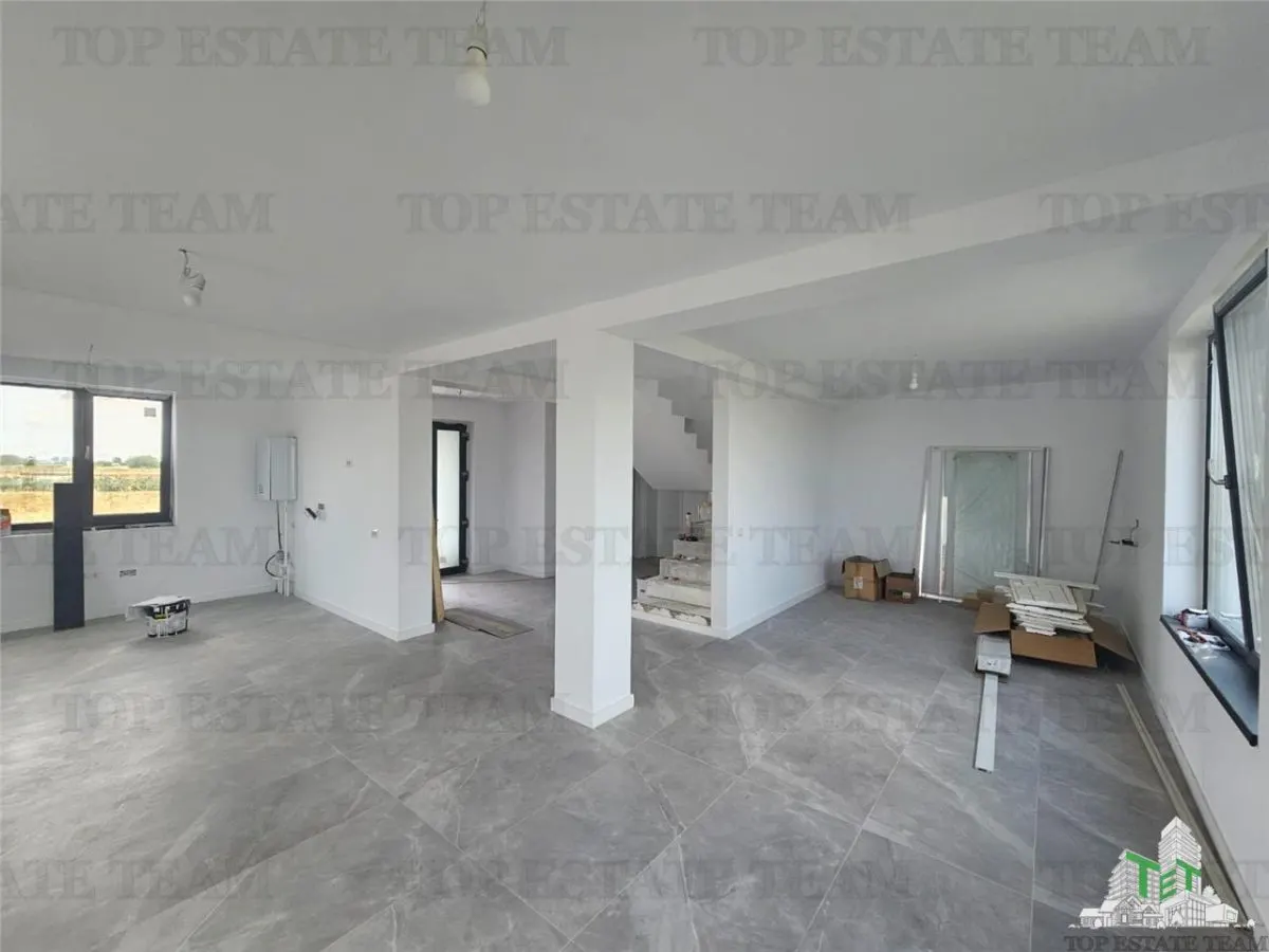 Villa Premium de 4 Dormitorios con Garaje en Ciorogarla - foto 13