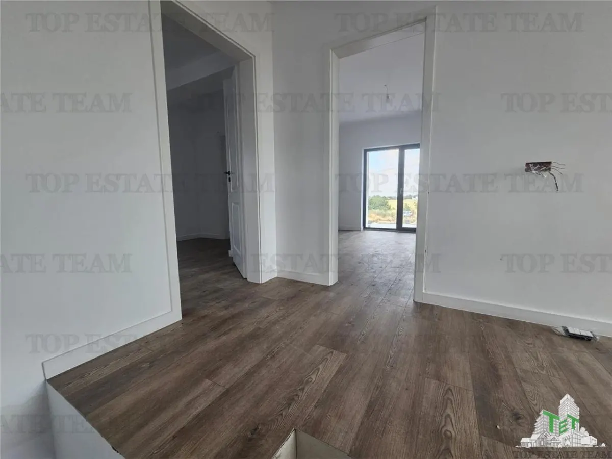 Villa Premium de 4 Dormitorios con Garaje en Ciorogarla - foto 8