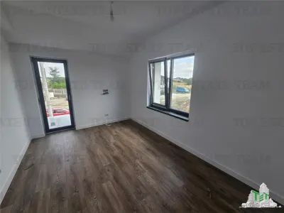 Villa Premium de 4 Dormitorios con Garaje en Ciorogarla - foto 10