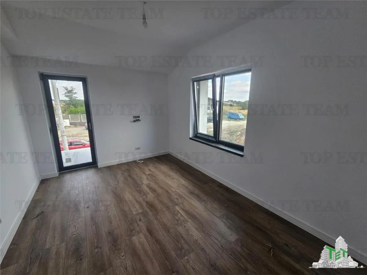 Villa Premium de 4 Dormitorios con Garaje en Ciorogarla - foto 10