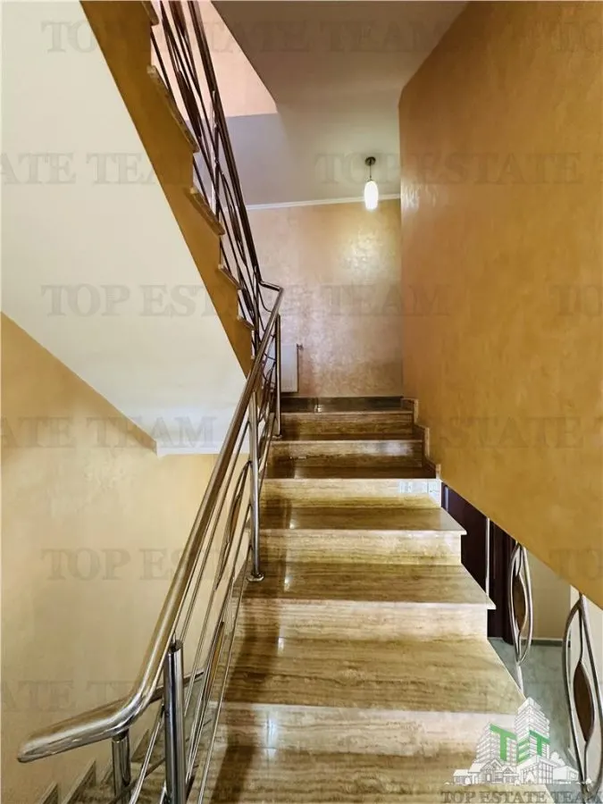 Villa Excepcional 360 sqm, Parcela 524 sqm, 6 Dormitorios, Planta + 1 + Buhardilla, ROSU - foto 16