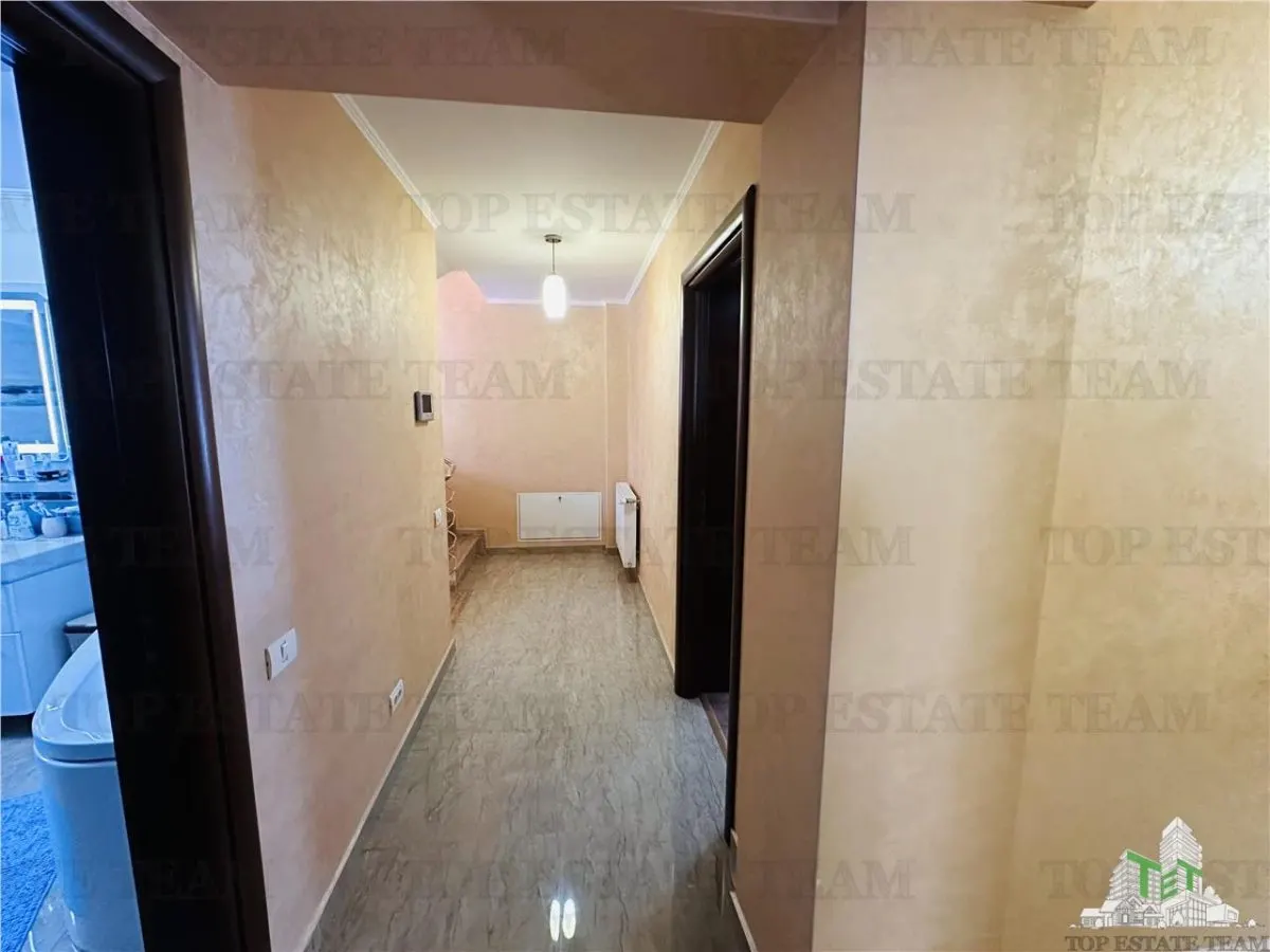 Villa Excepcional 360 sqm, Parcela 524 sqm, 6 Dormitorios, Planta + 1 + Buhardilla, ROSU - foto 25