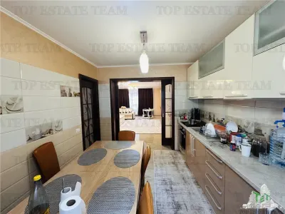 Villa Excepcional 360 sqm, Parcela 524 sqm, 6 Dormitorios, Planta + 1 + Buhardilla, ROSU - foto 4