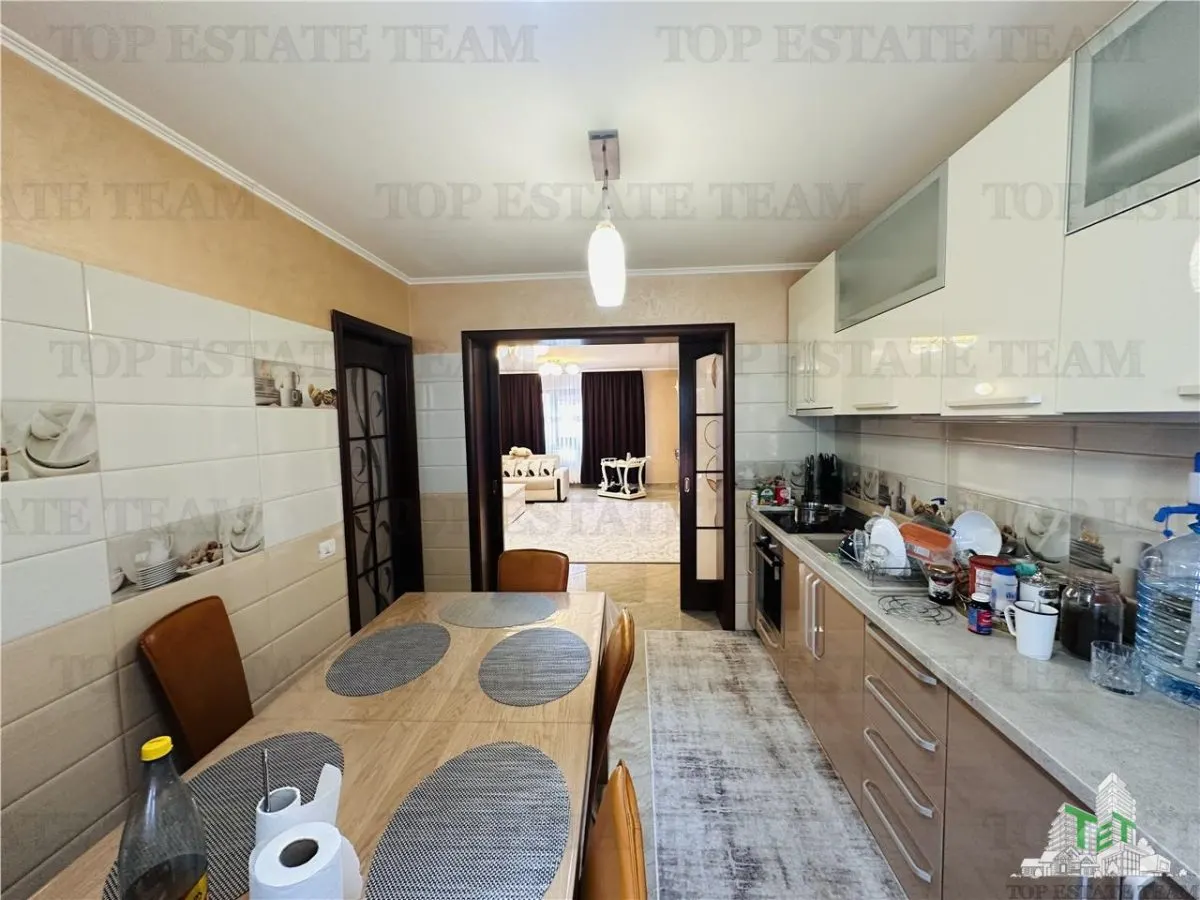 Villa Excepcional 360 sqm, Parcela 524 sqm, 6 Dormitorios, Planta + 1 + Buhardilla, ROSU - foto 4