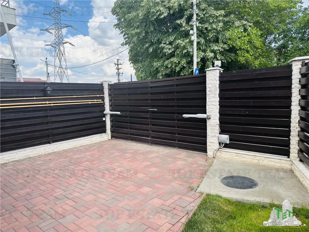 Villa Excepcional 360 sqm, Parcela 524 sqm, 6 Dormitorios, Planta + 1 + Buhardilla, ROSU - foto 8