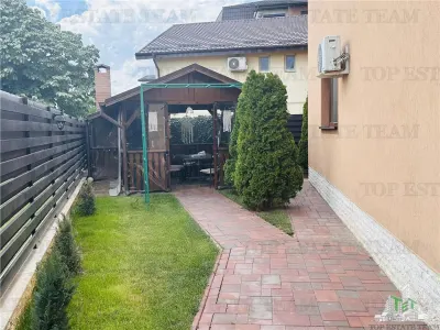 Villa Excepcional 360 sqm, Parcela 524 sqm, 6 Dormitorios, Planta + 1 + Buhardilla, ROSU - foto 9