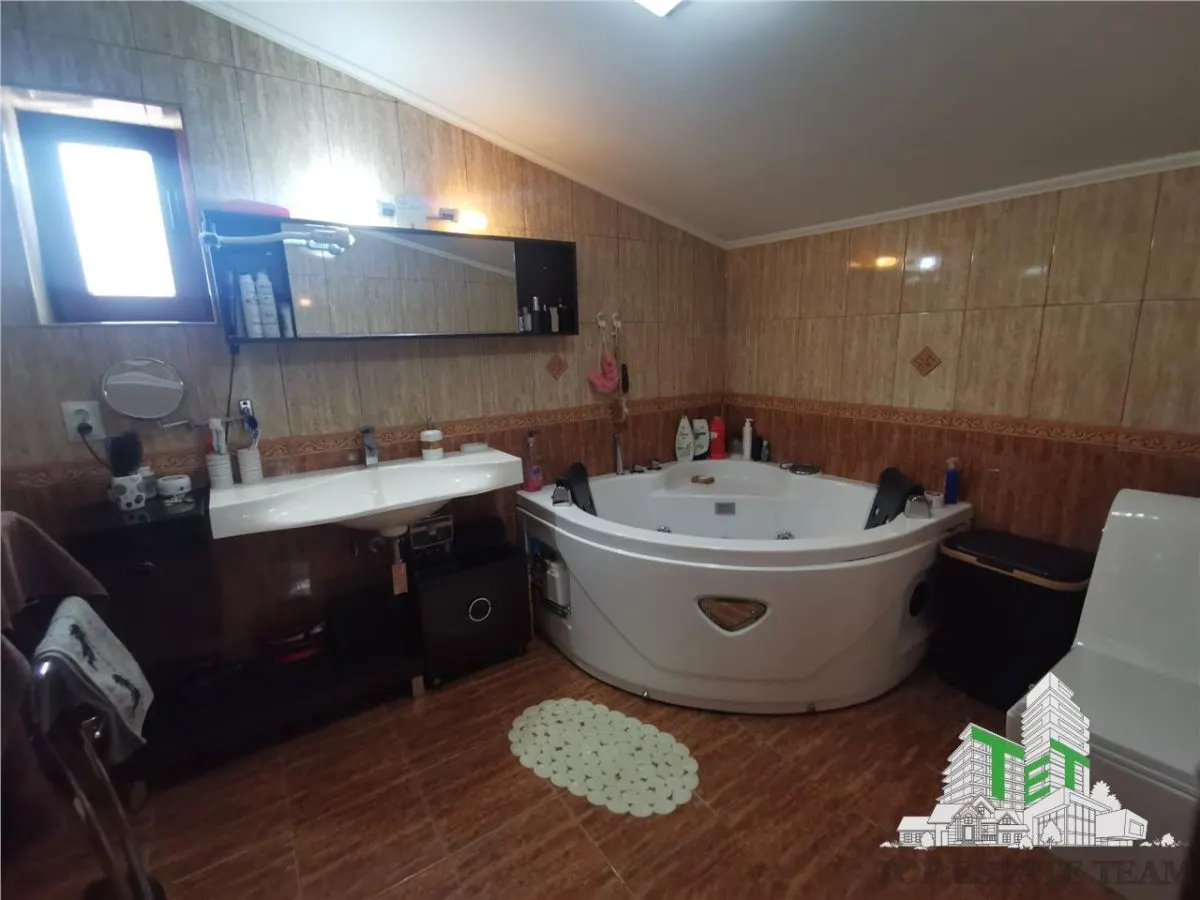Villa de Lujo 5 Dormitorios con Jardín Excepcional, Centro Domnesti - foto 23