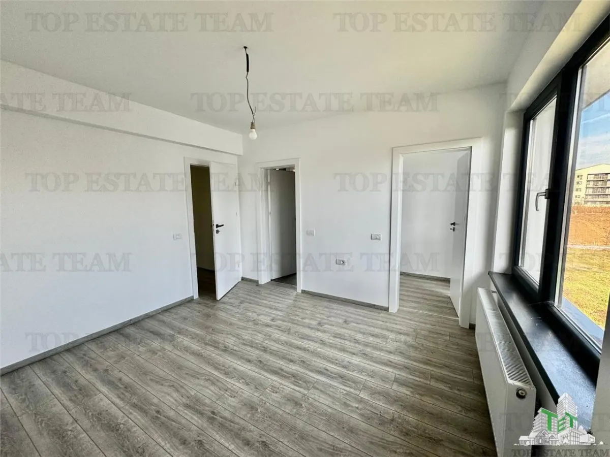 Sector 5, Frontera Bragadiru: Dúplex de 4 Dormitorios con Jardín de 200sqm - foto 1