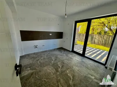 Sector 5, Frontera Bragadiru: Dúplex de 4 Dormitorios con Jardín de 200sqm - foto 3