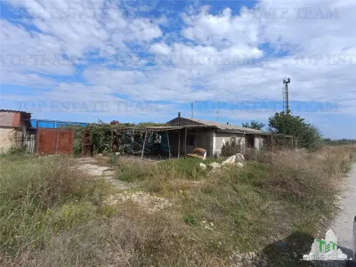 5000 sqm Land with Building and Outbuildings, Midia Port - foto 8