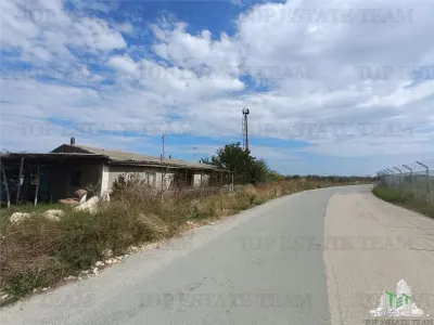 5000 sqm Land with Building and Outbuildings, Midia Port - foto 9