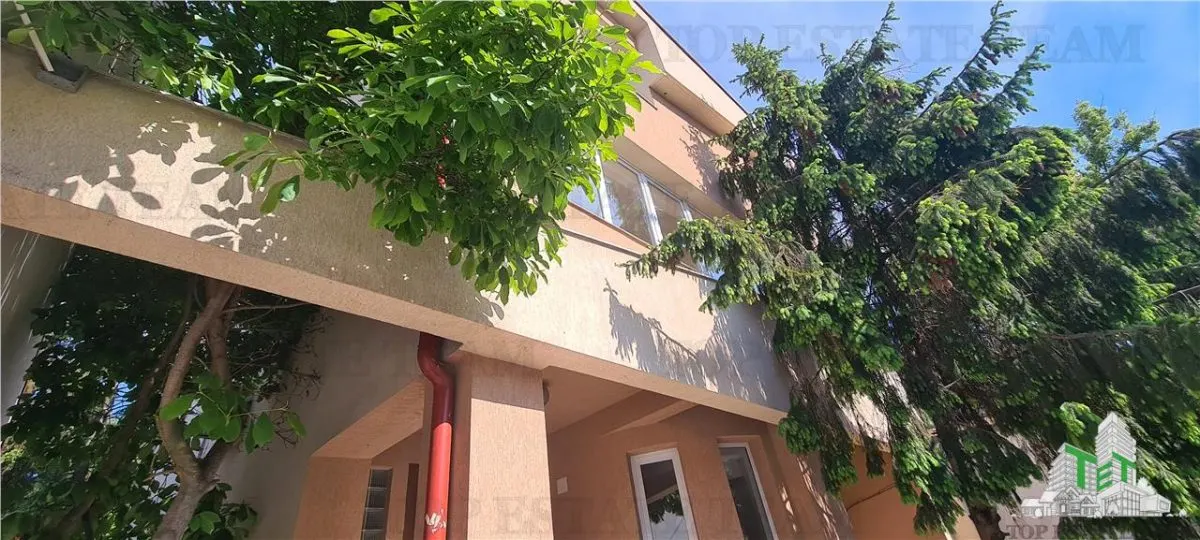 Villa en Venta en Zona Domenii - foto 1