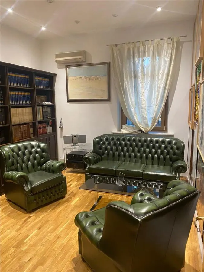 Villa con 5 Apartamentos en Venta en Cismigiu, Sector 1 - foto 2