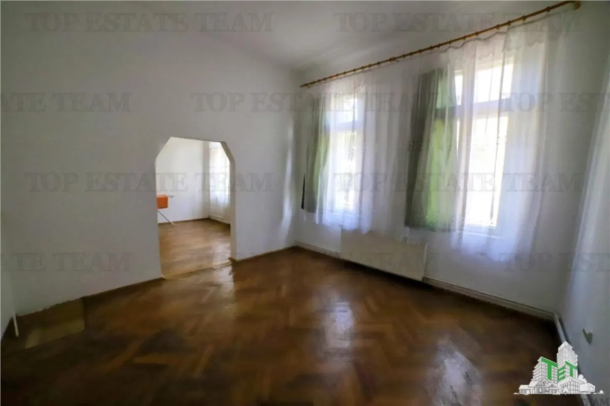 Four-Bedroom Apartment for Sale, Ultracentral Kogalniceanu, Courtyard & Attic - foto 1