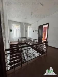 Four-Bedroom Apartment for Sale, Ultracentral Kogalniceanu, Courtyard & Attic - foto 3