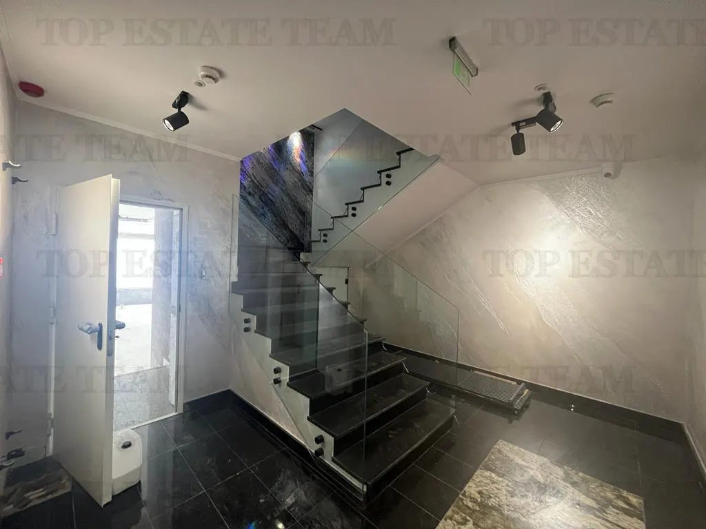 3-Bedroom Apartment with Terrace, Boutique Building, Central & Tranquil - foto 6