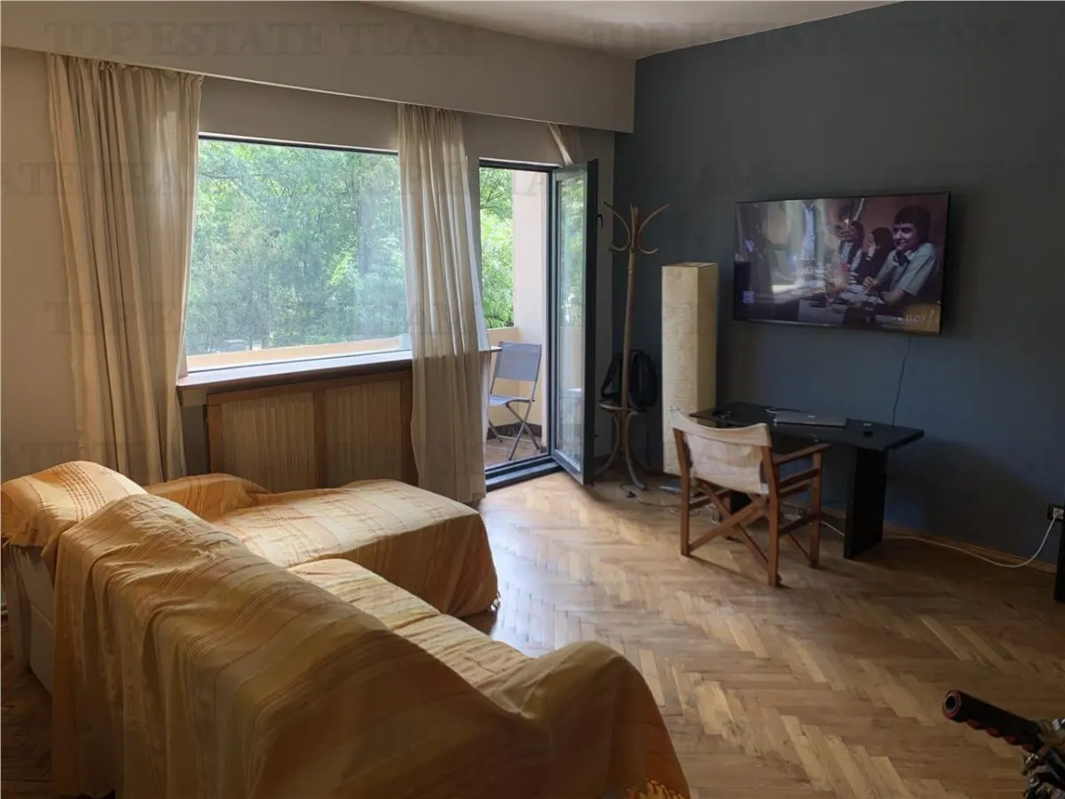 2-Bedroom Apartment for Sale, Cismigiu Park, Central Heating & Balcony - foto 1