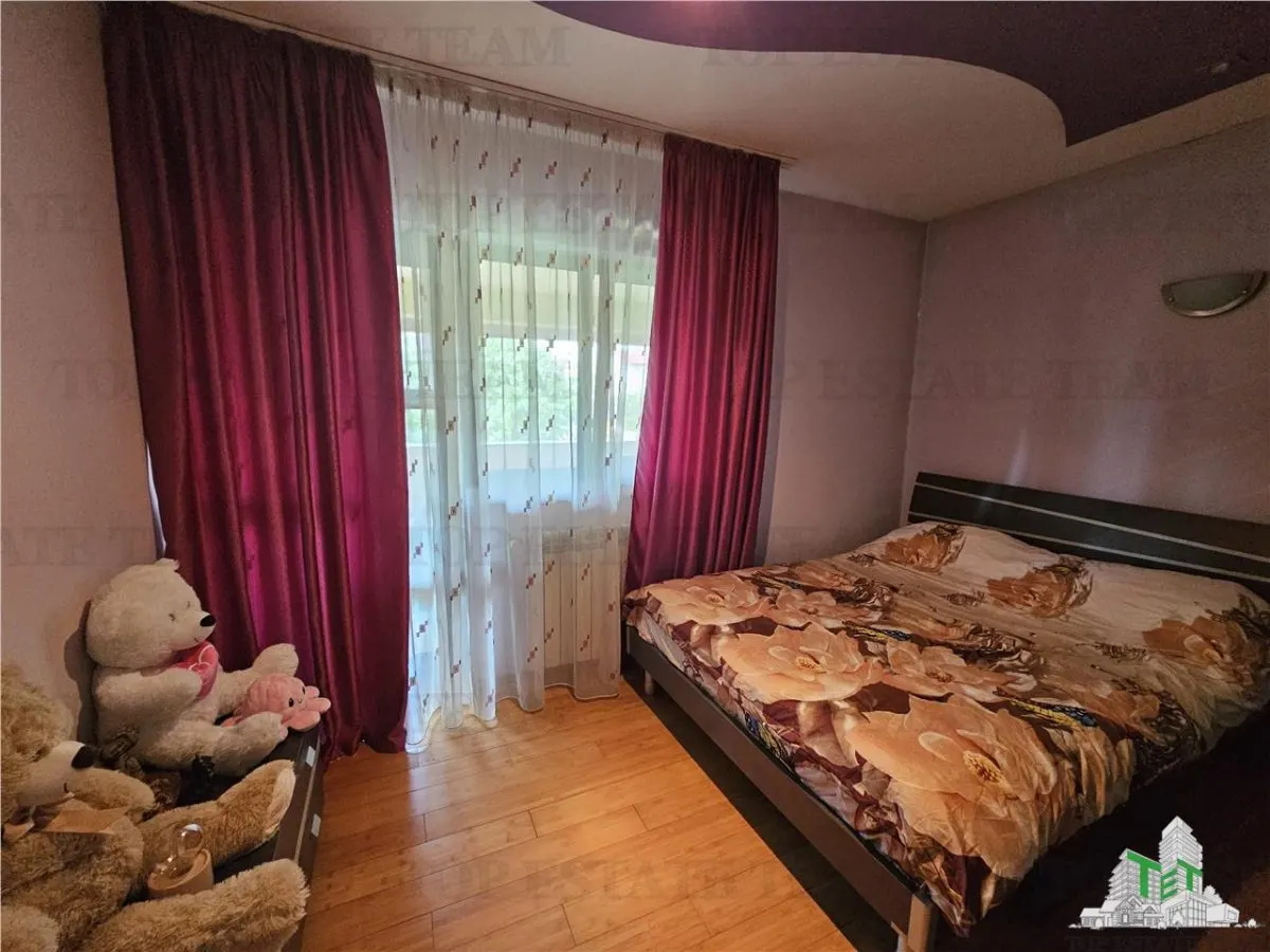 Villa Espaciosa con Salón de 65sqm, 300sqm Útiles en Bragadiru - foto 12