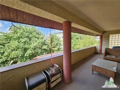 Villa Espaciosa con Salón de 65sqm, 300sqm Útiles en Bragadiru - foto 13