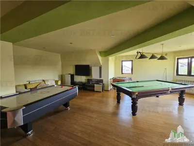 Villa Espaciosa con Salón de 65sqm, 300sqm Útiles en Bragadiru - foto 14