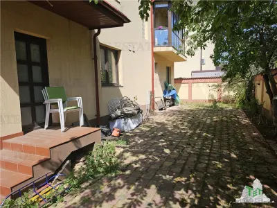 Villa Espaciosa con Salón de 65sqm, 300sqm Útiles en Bragadiru - foto 5