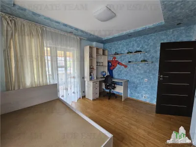 Villa Espaciosa con Salón de 65sqm, 300sqm Útiles en Bragadiru - foto 10