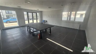Villa Adaptée à Espace Commercial/Salle d'Événements à Bragadiru avec 5 Places de Parking - foto 2
