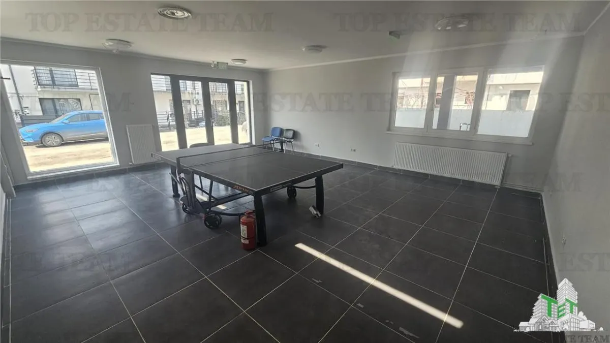 Villa Adaptée à Espace Commercial/Salle d'Événements à Bragadiru avec 5 Places de Parking - foto 2